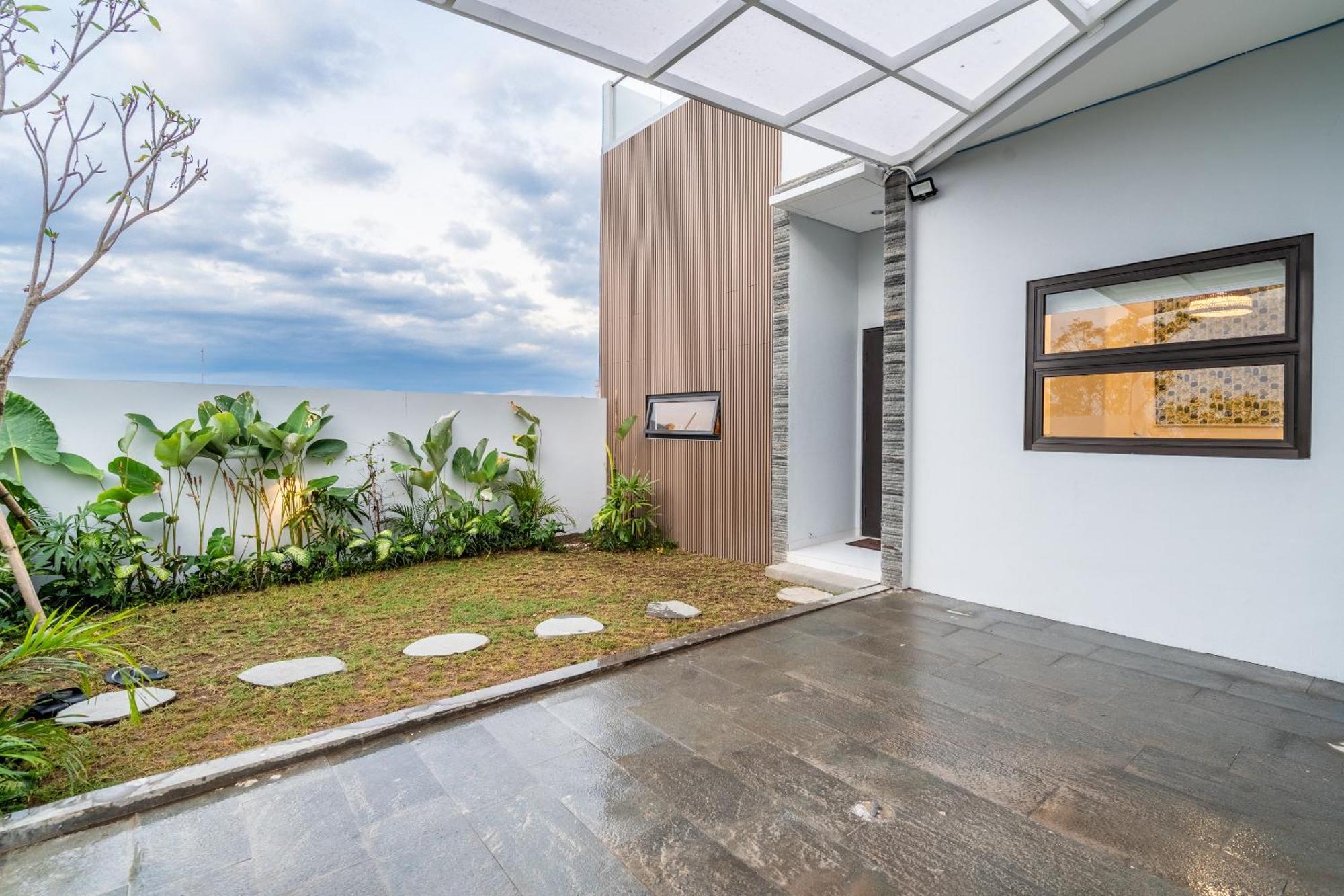 The Peak - 2br Luxury Hill