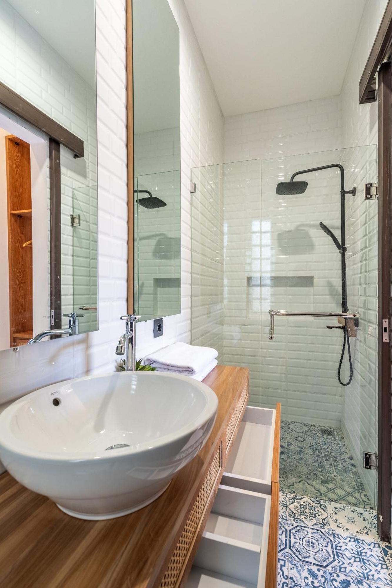 The Peak - 2br Luxury Hill